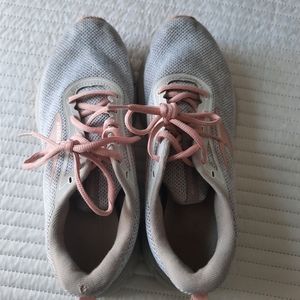 Brooks size 9.5 ladies